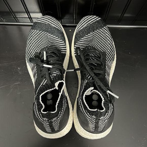 Adidas UltraBoost - Picture 2 of 3